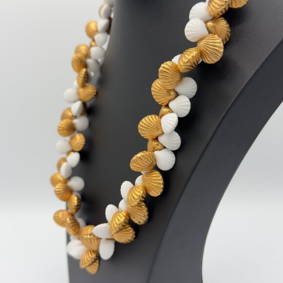 Vintage Double Twist Gold Tone White Plastic Sea Shell Beaded Necklace 20" - Picture 3 of 13